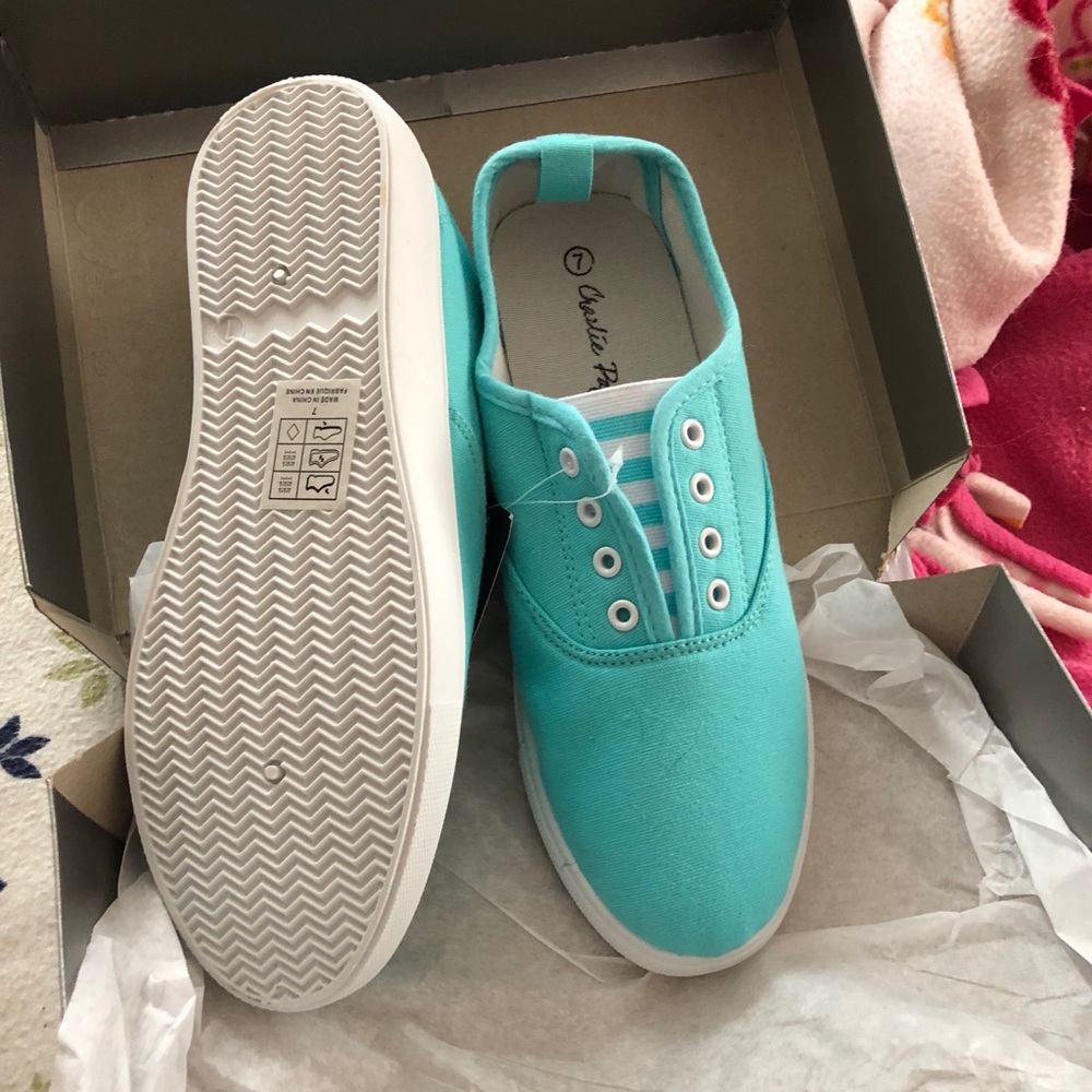 Sneakers - Picture 2 of 3
